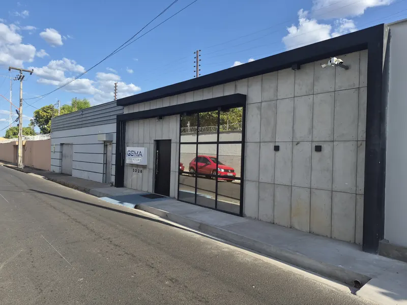 Fachada da sede da GSMA Locadora, ponto 3320A